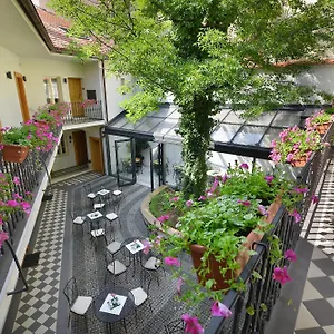 Szálloda At The White Lily, Prága
